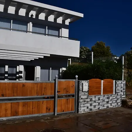 Holiday Igor House 110260/al *